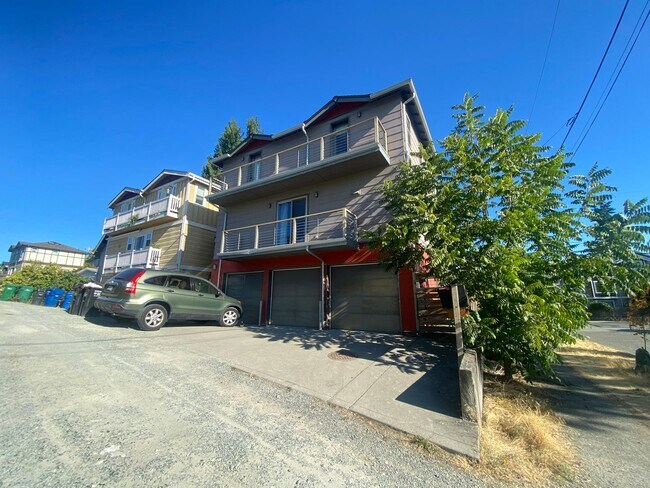 Foto del edificio - Great private townhome for rent