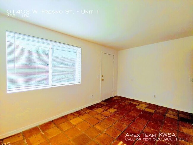 Building Photo - 2BR/1BA Duplex unit available now!