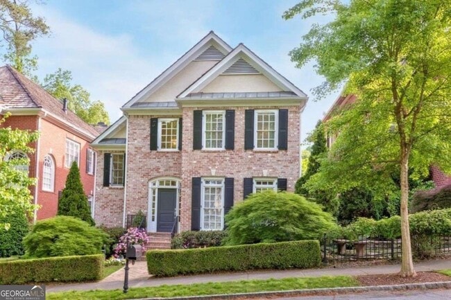Building Photo - 704 Longleaf Dr NE