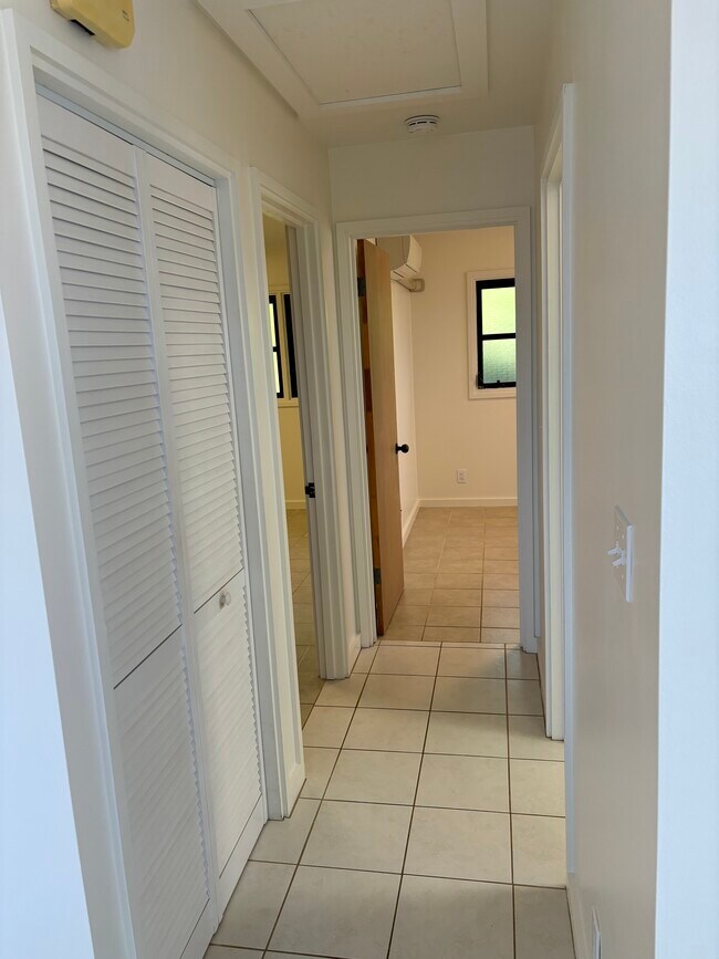 Building Photo - 3850 Kaimuki Ave