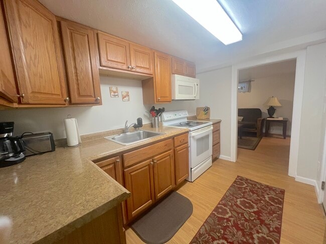 Building Photo - 1001 6th Ave N