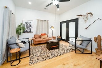 Building Photo - 502 Dark St