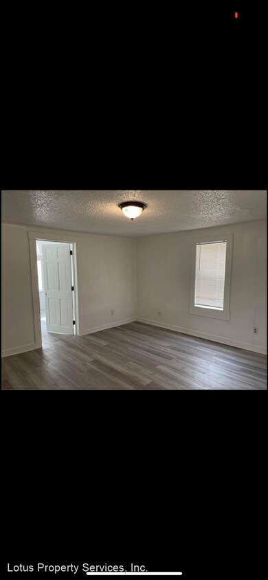 Foto principal - 4 br, 1 bath House - 802 East 5th Street
