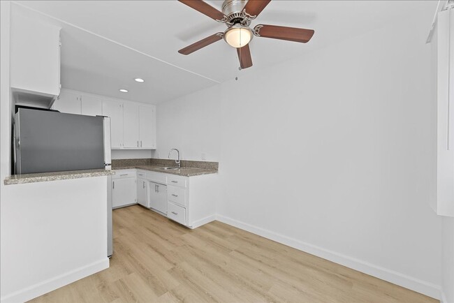 Building Photo - 3108 W 99th St