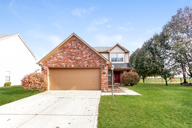 Building Photo - 5639 Oakcrest Dr