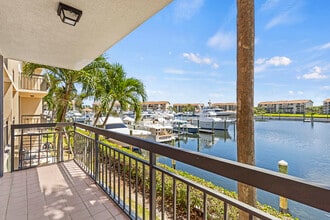 Building Photo - 2401 Marina Isle Way