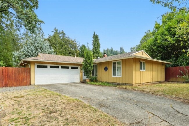 Building Photo - Charming Single-Level 3-Bedroom Home for R...