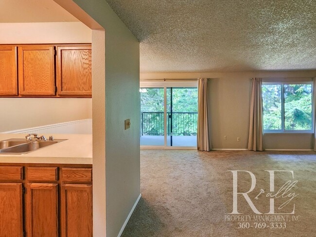 Building Photo - 50% OFF 1st Month's Rent! Upstairs Condo at The Narrows – Pool, Clubhouse & Woodland Views!