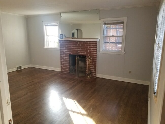 Building Photo - 2263 Selma Ave