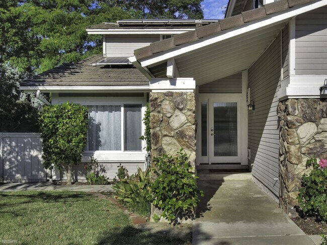 Building Photo - 3 br, 3 bath House - 1207 Calle Christopher