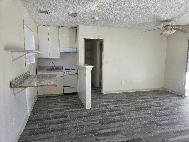 Foto del edificio - 995 N Mollison Ave