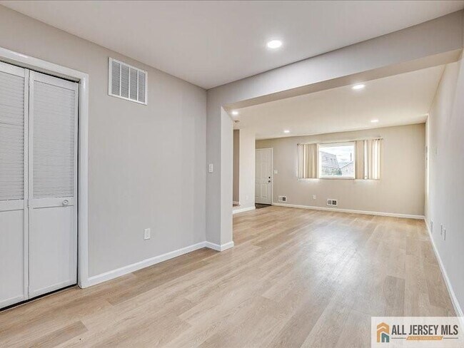 Foto del edificio - 11 Hyde Ave