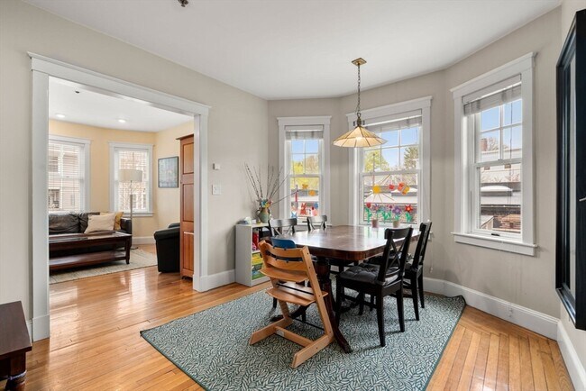 Building Photo - 136 Appleton St