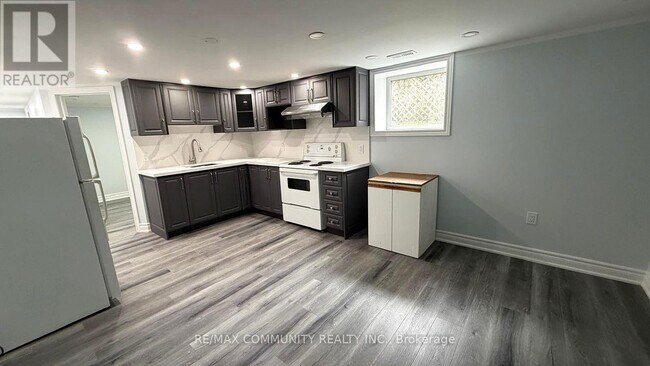 Building Photo - 51 Sharbot Ave