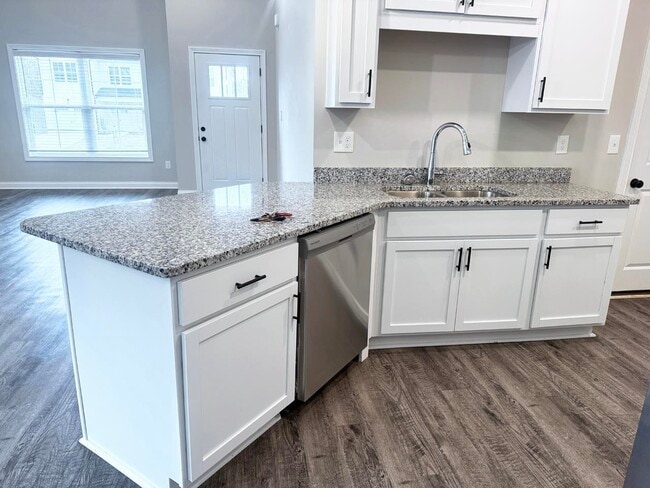 Building Photo - 6533 Fortuna Ave