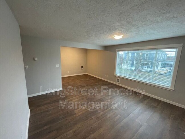 Building Photo - 205 6th Ave SE