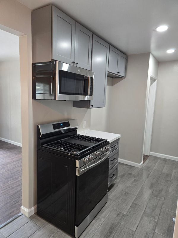 Building Photo - 442 E Arrow, 1/2