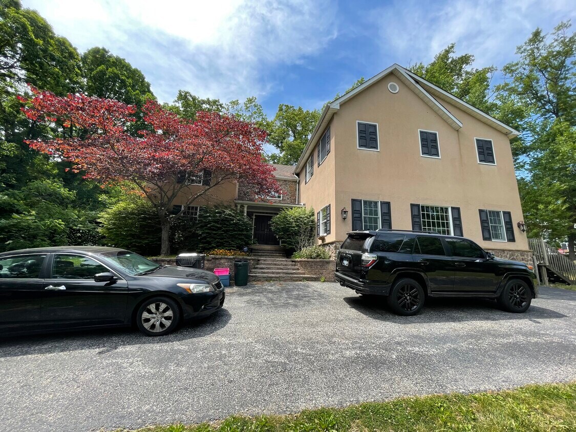 Front - 23 Spring Valley Rd