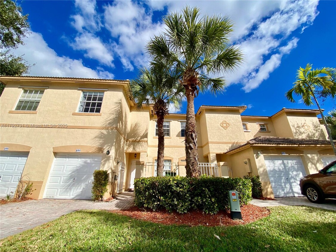 Foto principal - 895 NW 170th Terrace
