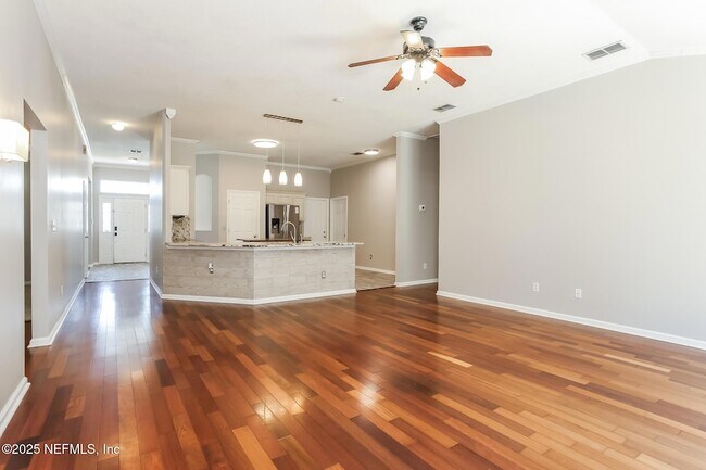 Foto del edificio - 2378 Bentwater Dr W