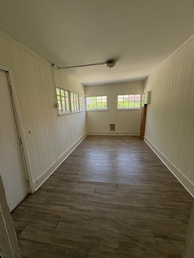 Photo - 715 Larkin Ave House