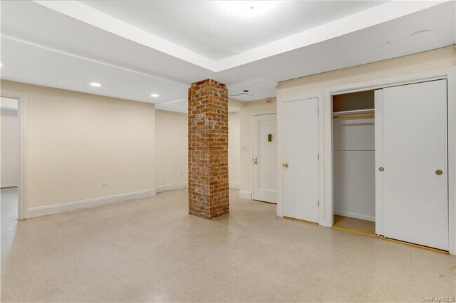 Building Photo - 254 Martine Ave