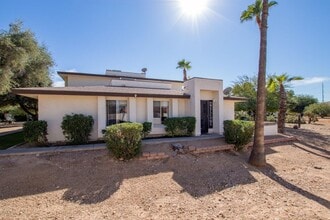 Building Photo - 826 E Eugie Ave