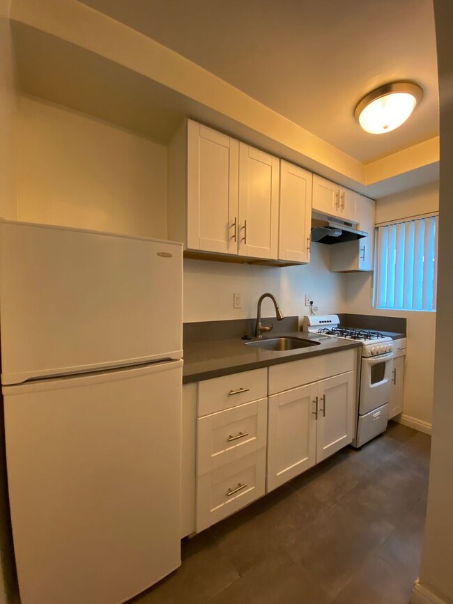 Interior Photo - 3730 Clarington Ave