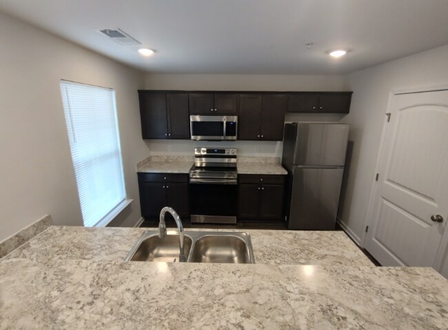 Foto del edificio - Move in Ready! Easy & Quick move-in process