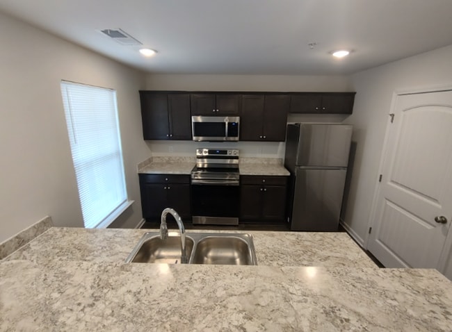 Building Photo - Move in Ready! Easy & Quick move-in process