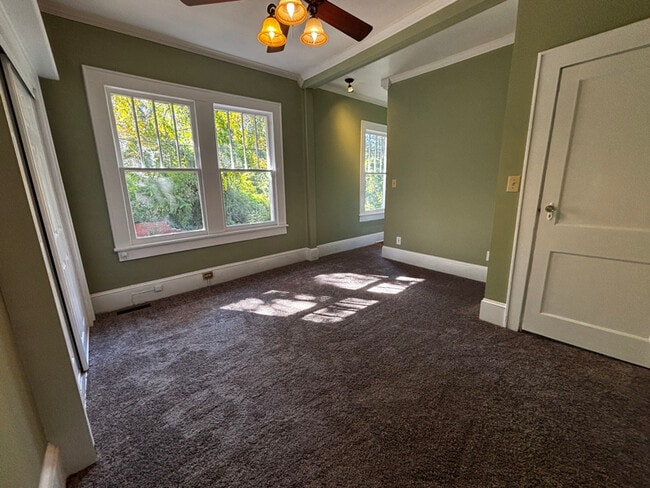 Foto del edificio - 201 Woodside Ave