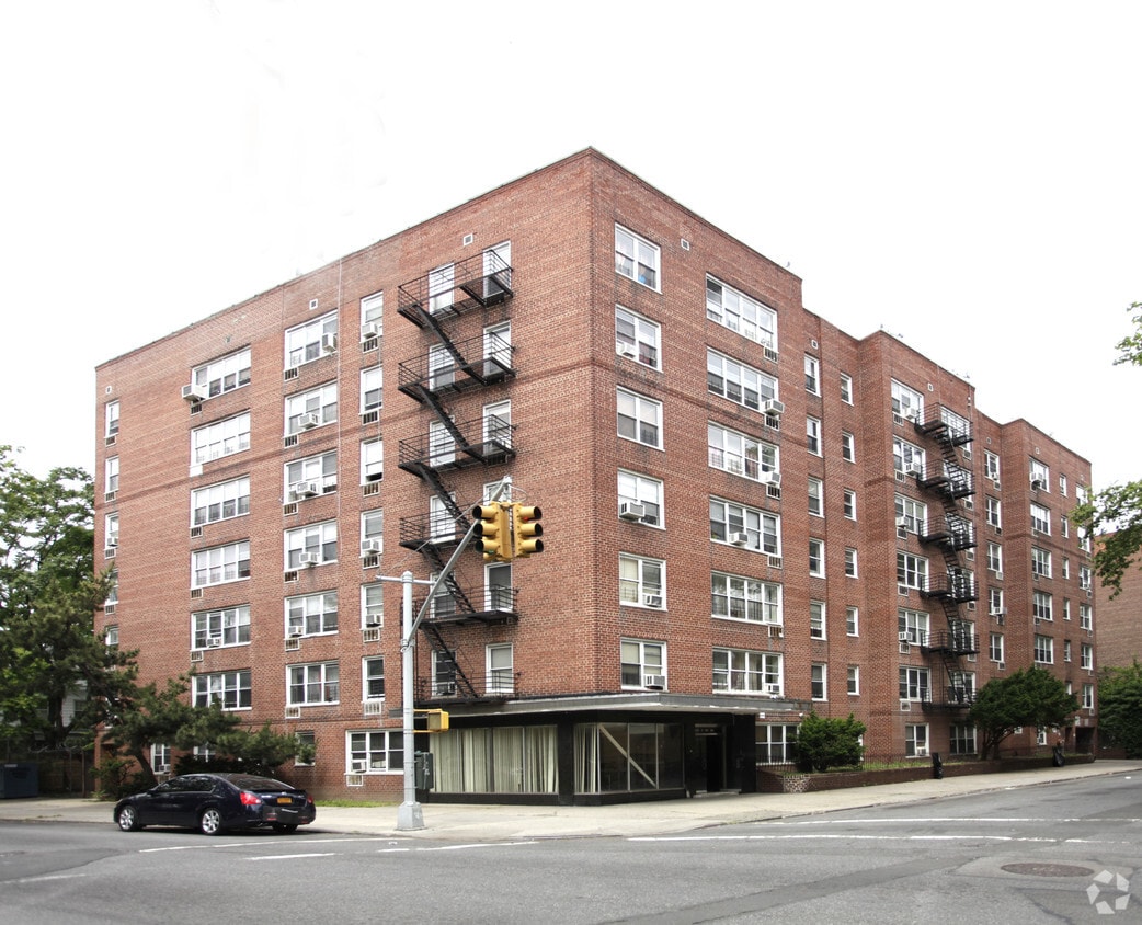 Primary Photo - 580 E 21st St