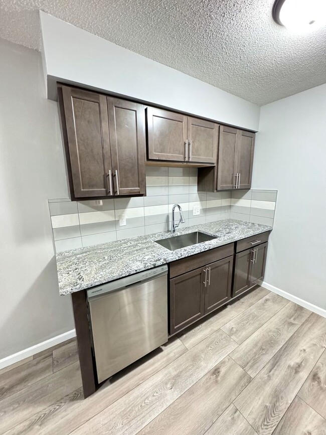 Foto del edificio - Renovated One-Bedroom Apartment – Prime Wa...