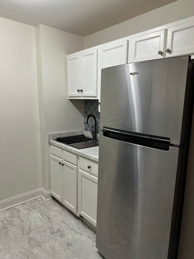 Building Photo - Fully renovated home in City of Wilmington...