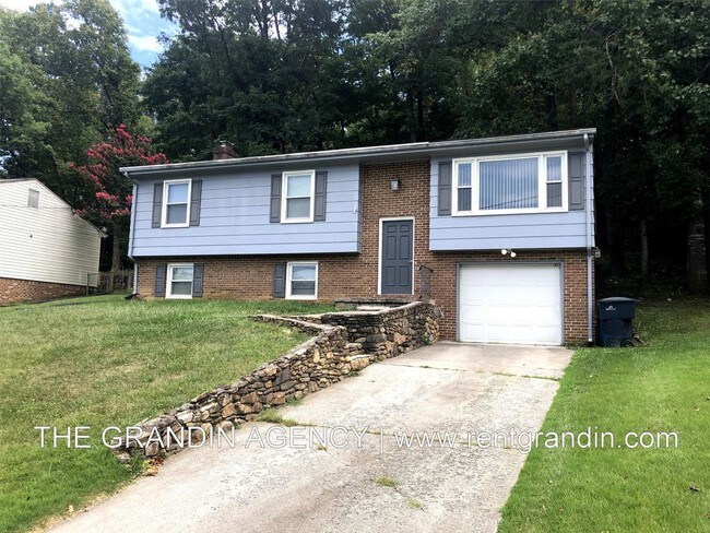 Building Photo - 1622 Lonna Dr. NW