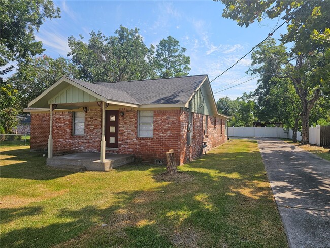 Foto del edificio - 5322 Pine Ave