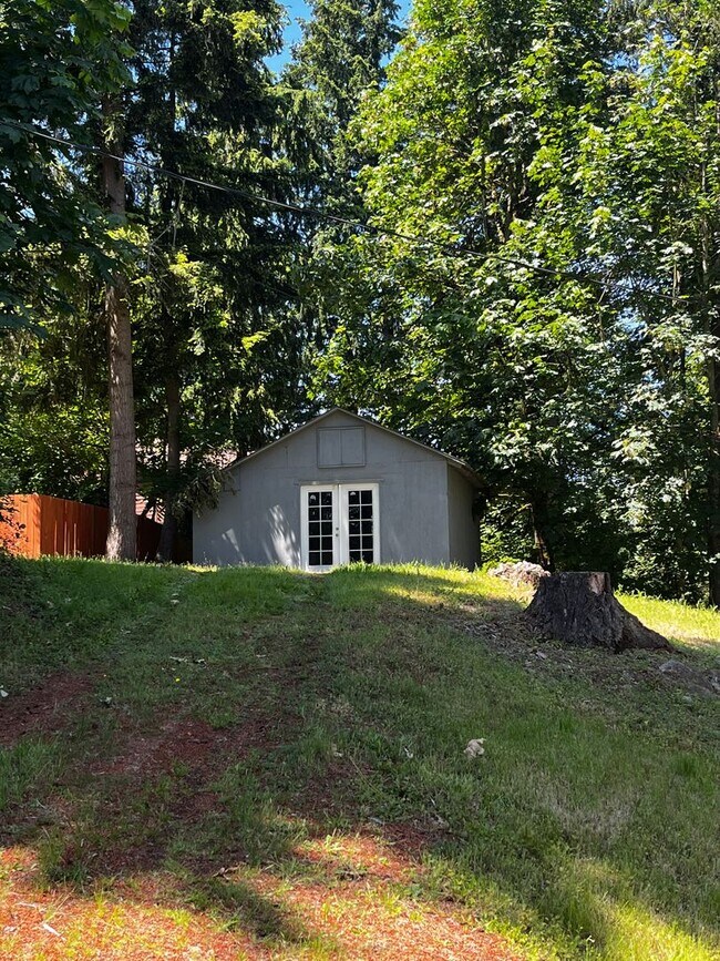 Building Photo - Manufactured Home For Rent