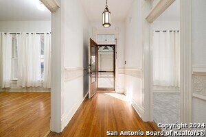 Building Photo - 142 W San Antonio St