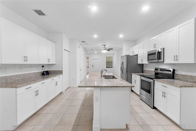 Foto del edificio - 1541 SW 28th St