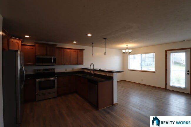 Building Photo - Large 3 bedroom, 2.5 Bath townhome available now!