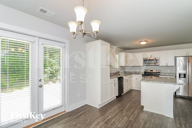 Building Photo - 4535 Bonneville Dr