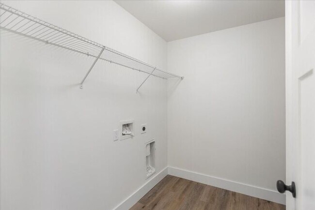 Building Photo - Arlington Townes - Beautiful 3 Bed 2 Bath ...