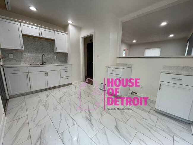 Foto del edificio - Summer Special~ 3 BEDROOM 1 BATH BUNGALOW ...