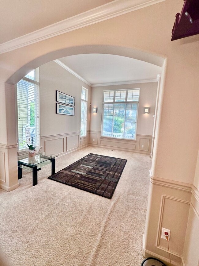 Photo - Spacious 5 bedroom home in Renton Highlands