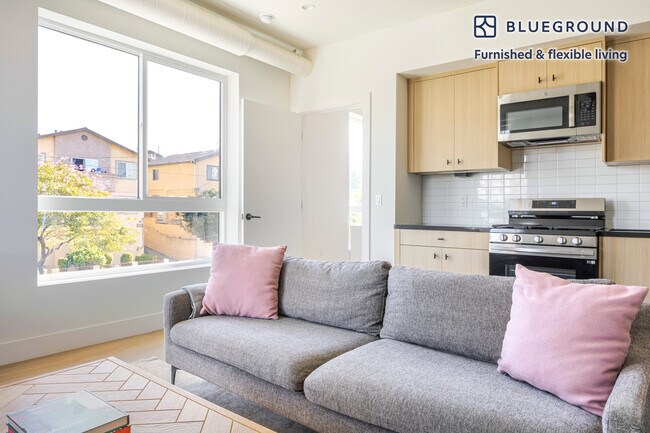 Building Photo - 611 N Virgil Ave