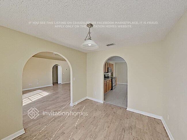 Foto del edificio - 7624 Fawn Lake Dr N