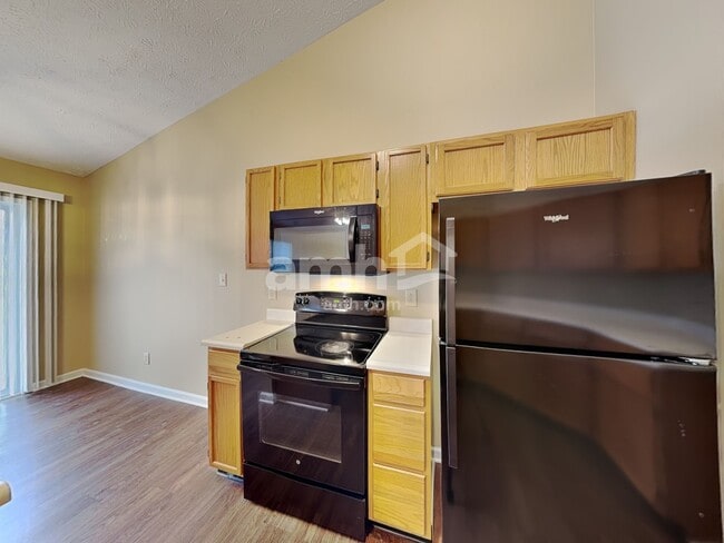 Building Photo - 8749 Trumpeter Dr