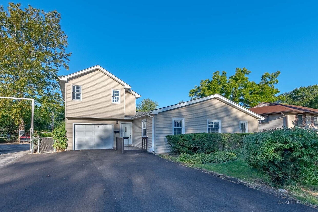 44 Laurel Trail, Wheeling, IL 60090 House Rental in Wheeling, IL