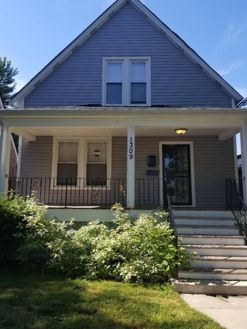 Primary Photo - 1309 W 112th St