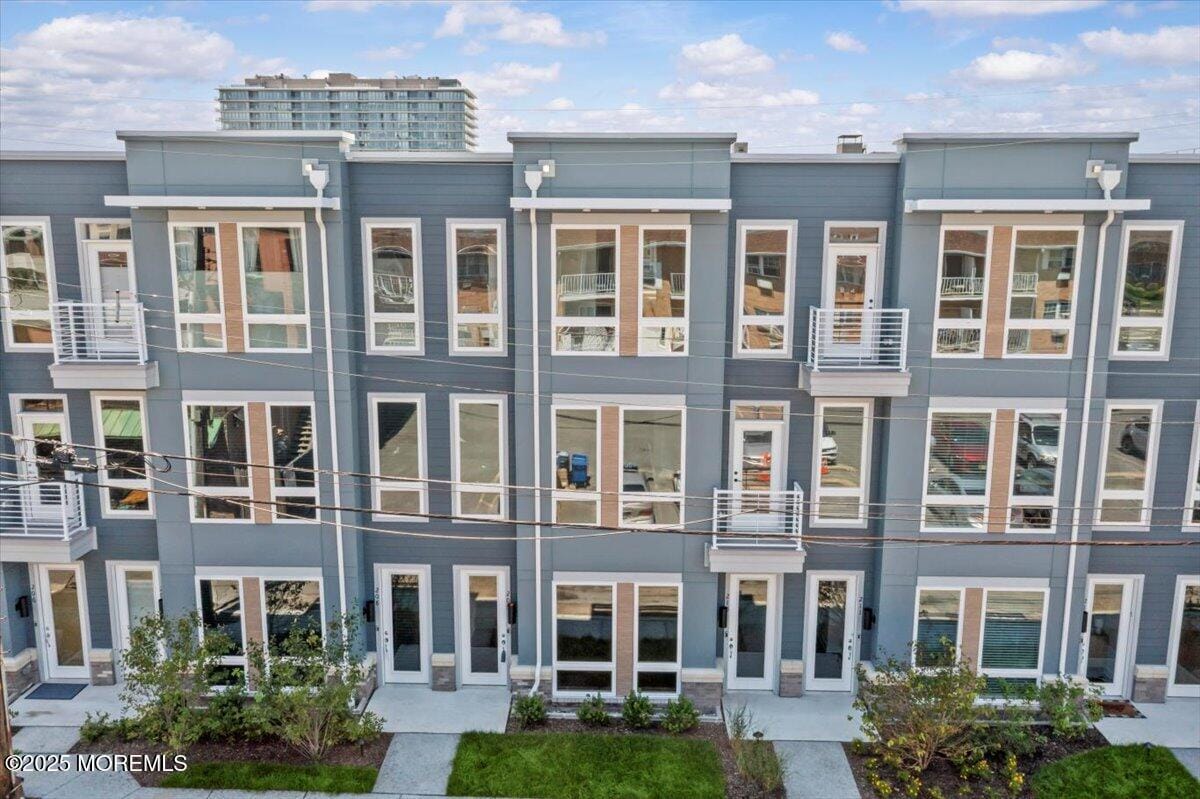 Primary Photo - 1403 Kingsley St